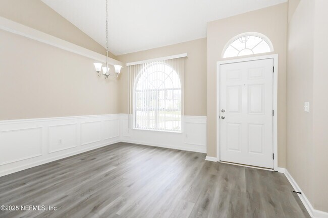 Building Photo - 1368 Summerbrook Dr