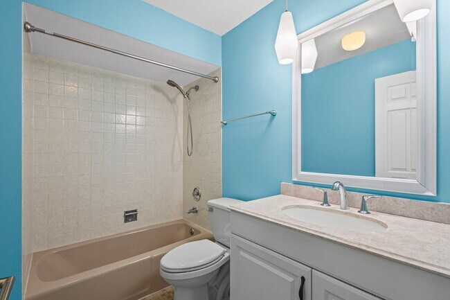 Building Photo - 963 Garden Ln