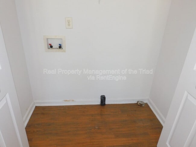 Building Photo - 909 Beaumont Ave