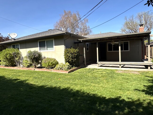 Building Photo - Beautiful 3BD/2BA Santa Clara Home with Hardwood Floors, Central AC & Private Backyard