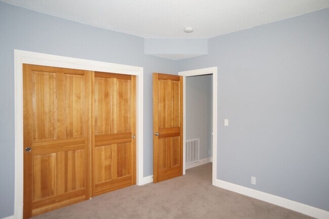 Building Photo - Spectacular NW Portland 4 bedroom with gue...