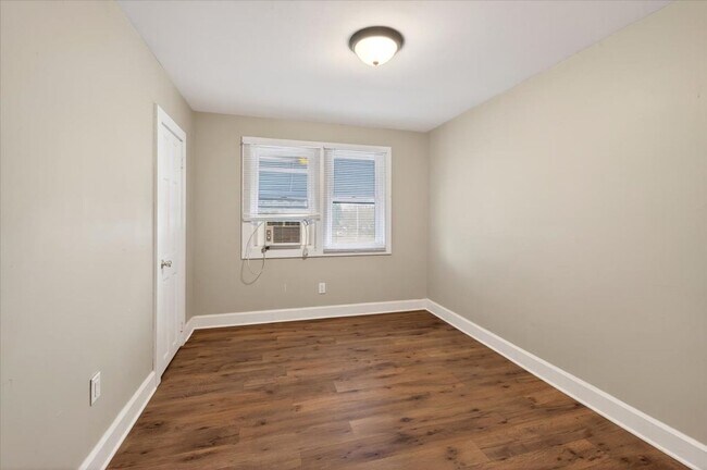 Building Photo - 508-508 Emerson Ave