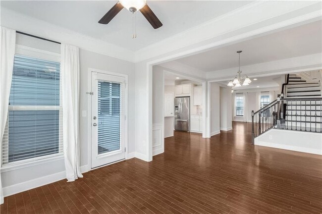 Building Photo - 2541 Sibley Dr