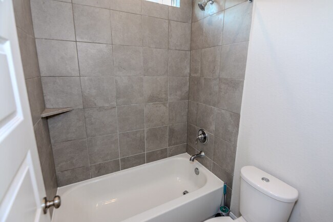 Building Photo - 4120 Split Ivy Dr