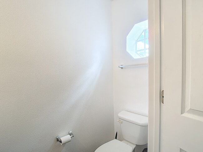 Building Photo - 9856 Ashburn Lake Dr