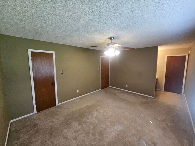 Building Photo - 105 Amelia Dr