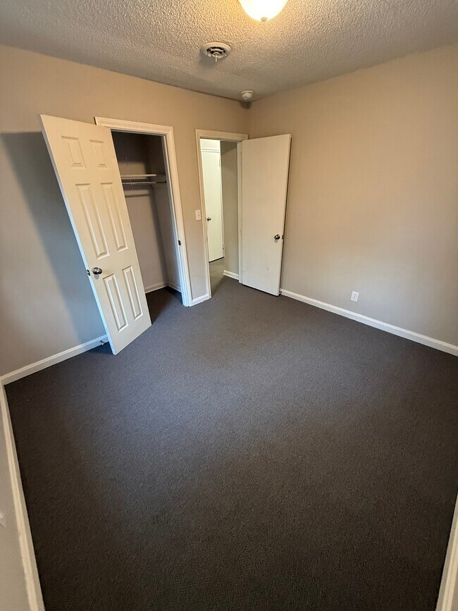 Building Photo - 411 Courson St