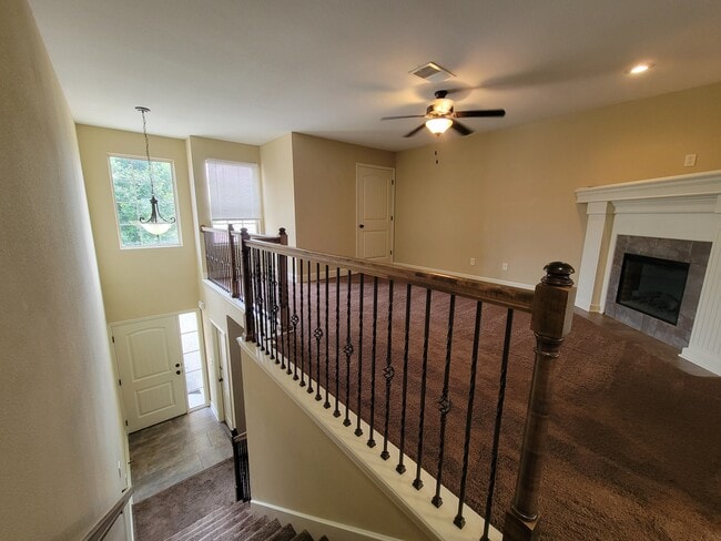 Building Photo - 12304 NW Fox Creek Drive