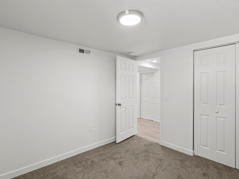 Building Photo - 915 E 1300 S