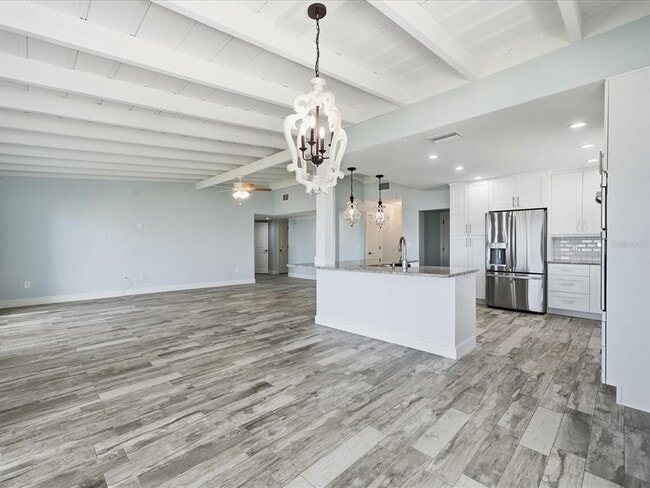 Building Photo - 828 Bay Point Dr