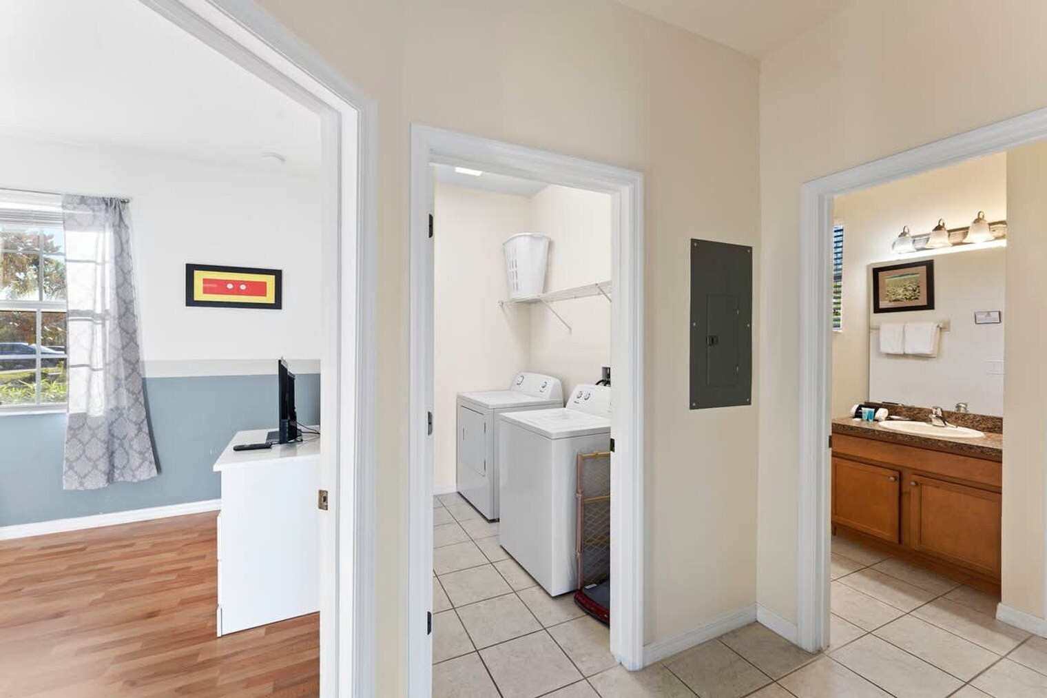 Building Photo - 481 Las Fuentes Dr