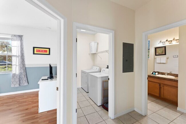 Building Photo - 481 Las Fuentes Dr