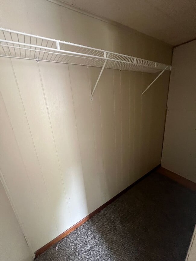 Building Photo - 2 bedroom/1 bath house for rent