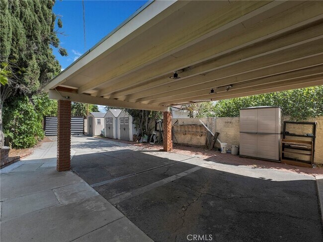 Building Photo - 10918 Reseda Blvd