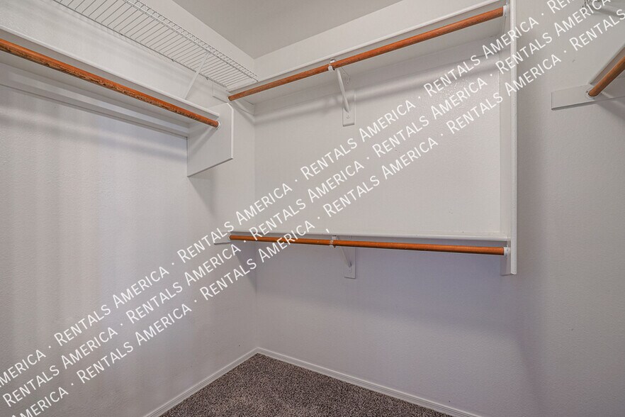 Building Photo - 5515 E Farmdale Ave