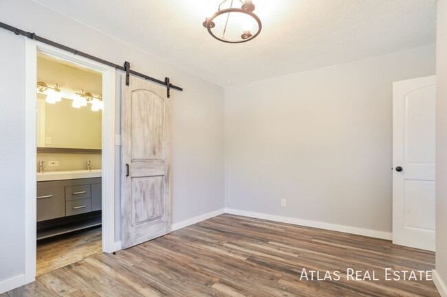 Building Photo - Charming 3-Bedroom Rental with Spacious Ba...