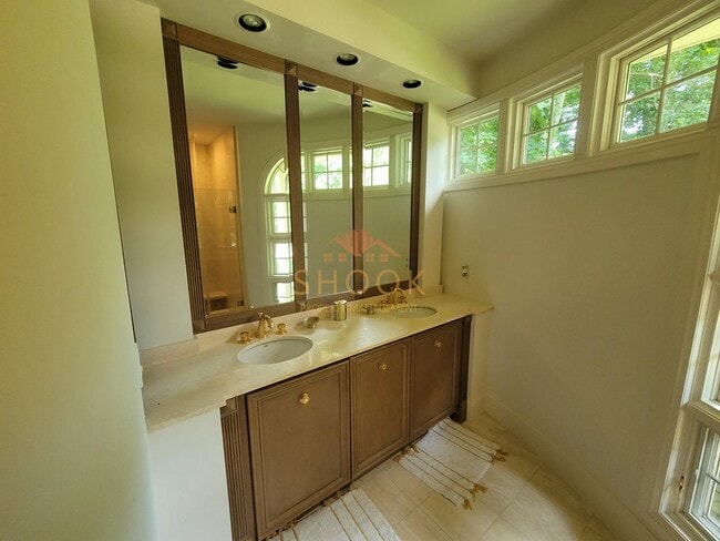 Building Photo - STUNNING LUXURY HOME - EVERYTHING YOU NEED - SHORT-TERM AND FURNISHED OPTIONS AVAILABLE