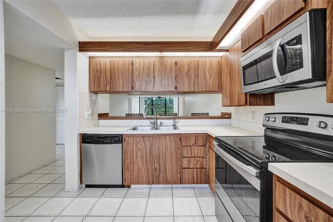 Building Photo - 1502 Whitehall Dr