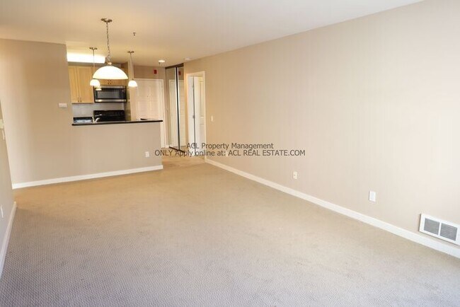Building Photo - Pefectly Located 2bed 2 bath Unit Affordably Priced