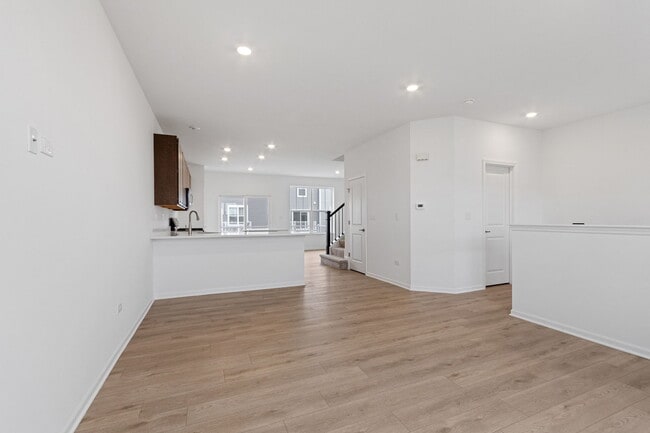 Building Photo - 25644 W Yorkshire Dr