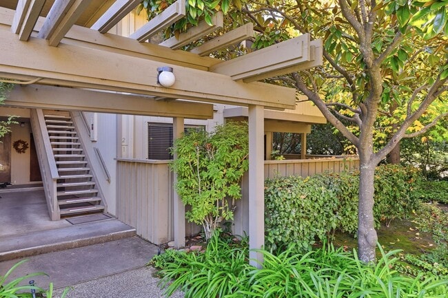 Building Photo - Hidden Gem at Saratoga Creekside – End Unit with Yard