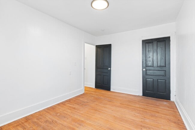 Building Photo - 2 Bed 1 bath House