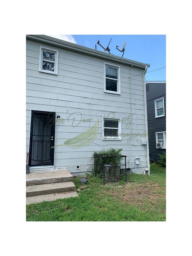 Building Photo - FRESH PAINT THROUGHOUT!!!