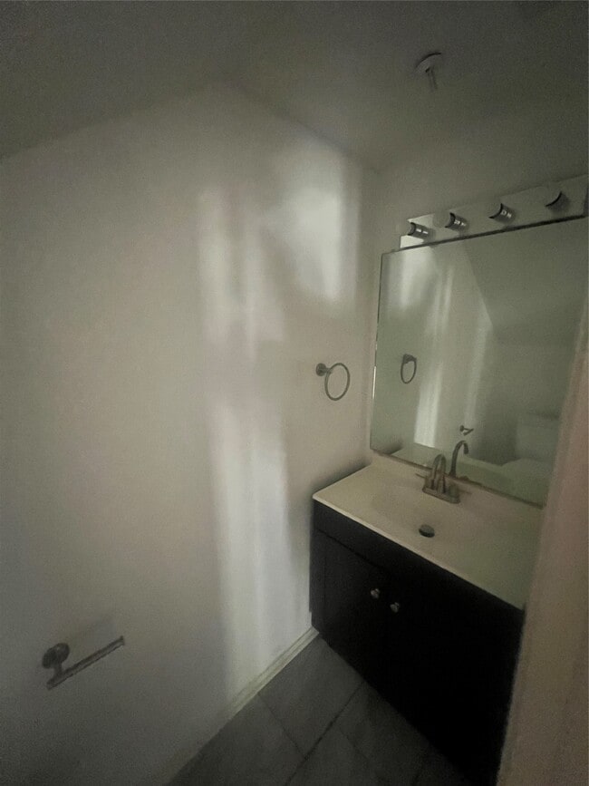 Building Photo - 5670 Birchmont Dr