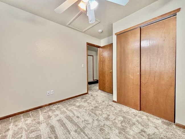Building Photo - Beautiful Duplex with Attached Garage and ...