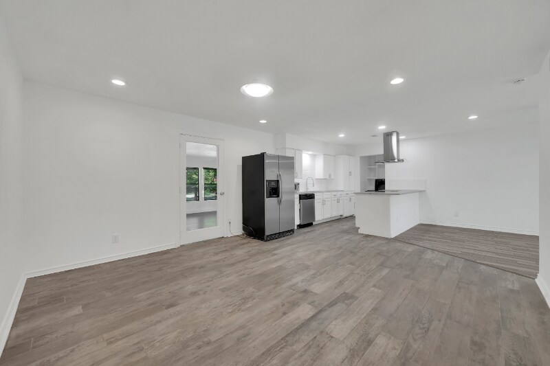 Building Photo - 4622 Bayview Dr