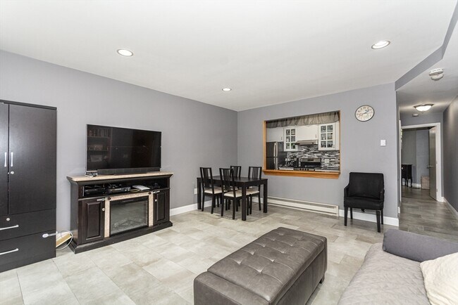 Building Photo - 78 W Concord St