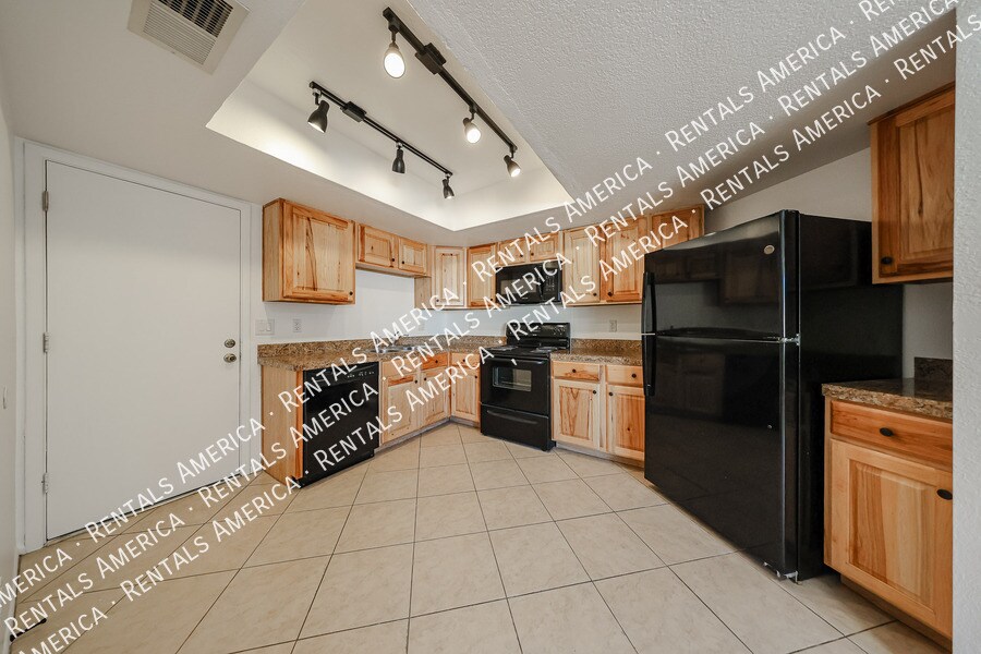 Building Photo - 4120 W Calavar Rd