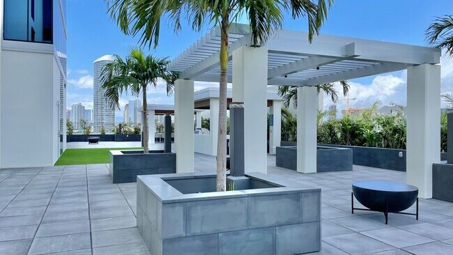 Building Photo - 629 Keeaumoku Street