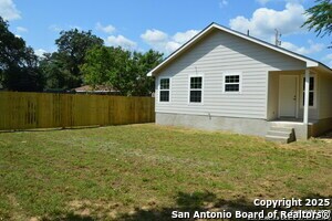 Building Photo - 812 Uvalde St