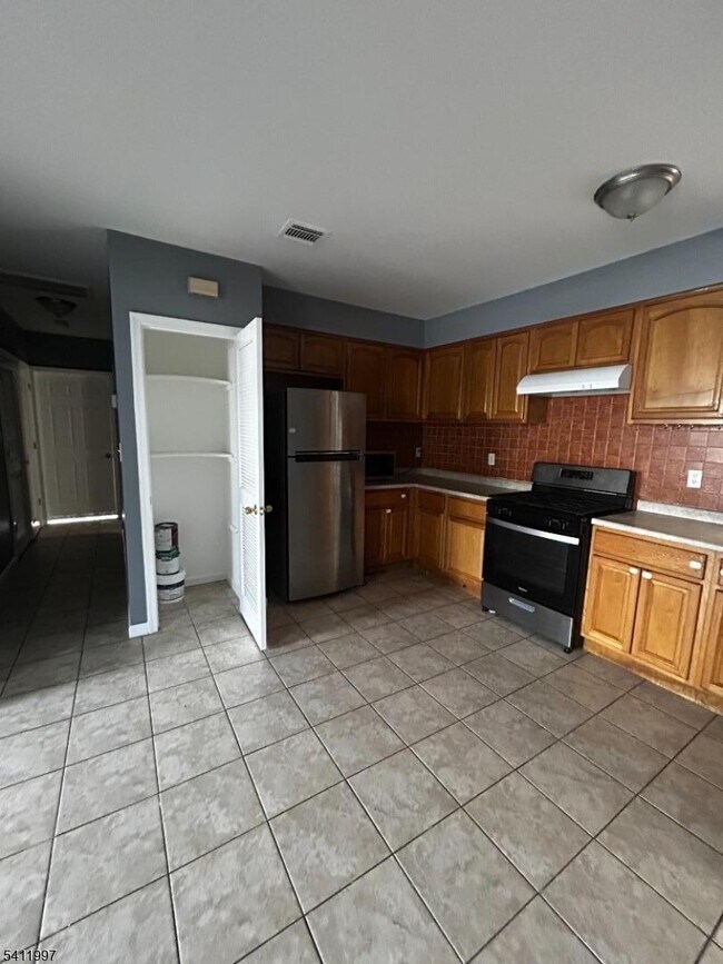 Building Photo - 24 19th Ave