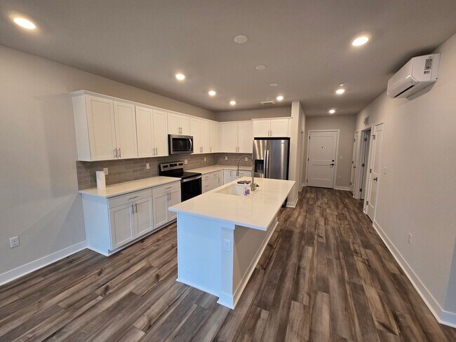 Building Photo - One Bedroom with Office