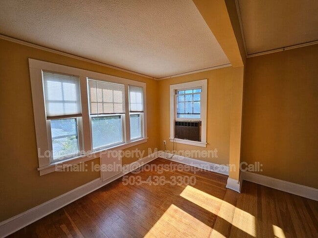 Building Photo - 1402 SE 30th Ave