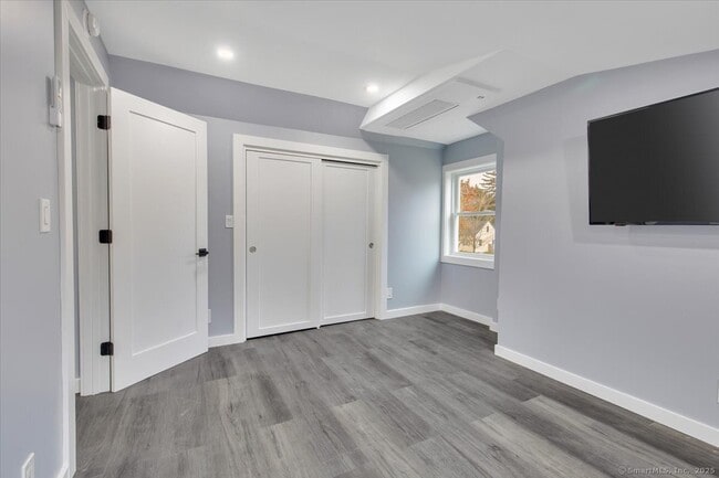 Building Photo - 21 Deepwood Dr