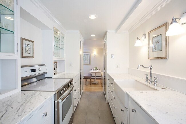 Building Photo - 121 Marlborough St