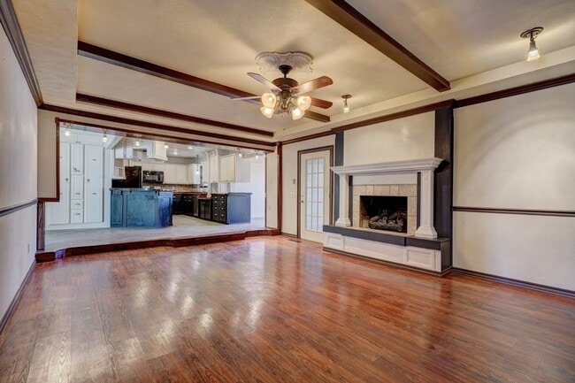 Building Photo - 4 bed 3 bath home!