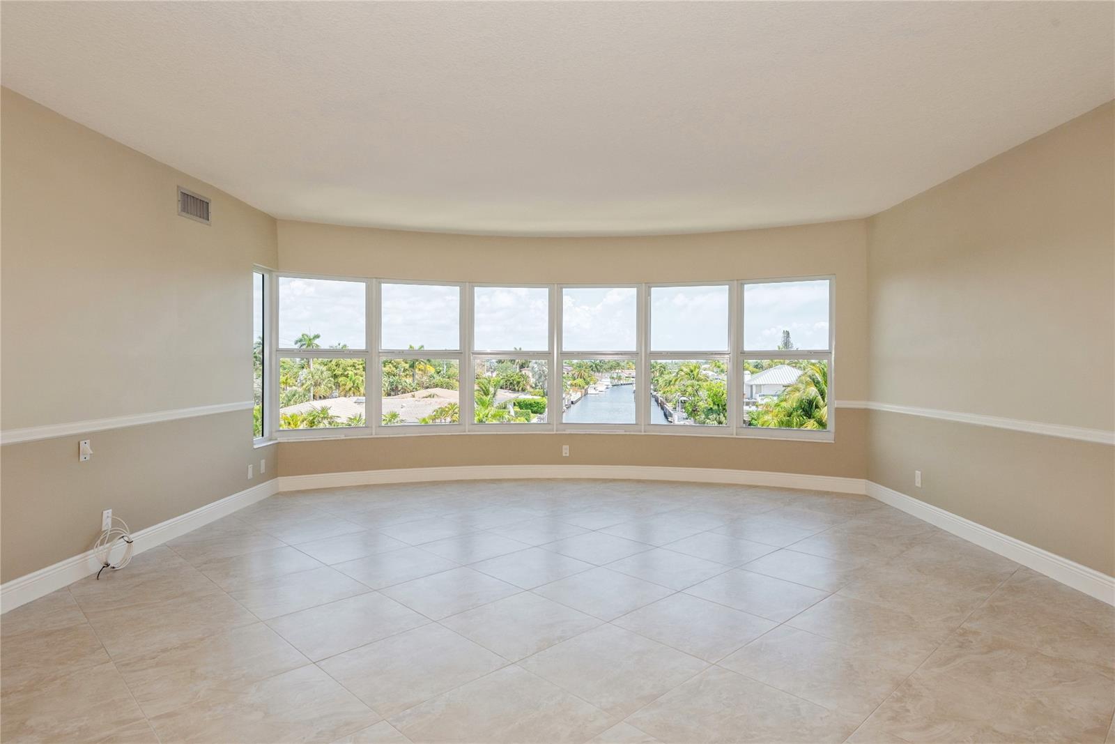 Building Photo - 5100 Bayview Dr
