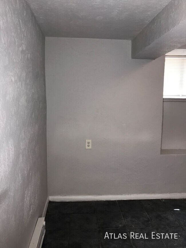 Building Photo - 1569 Lima St
