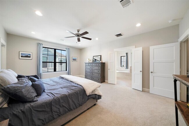 Building Photo - 5905 Petty St