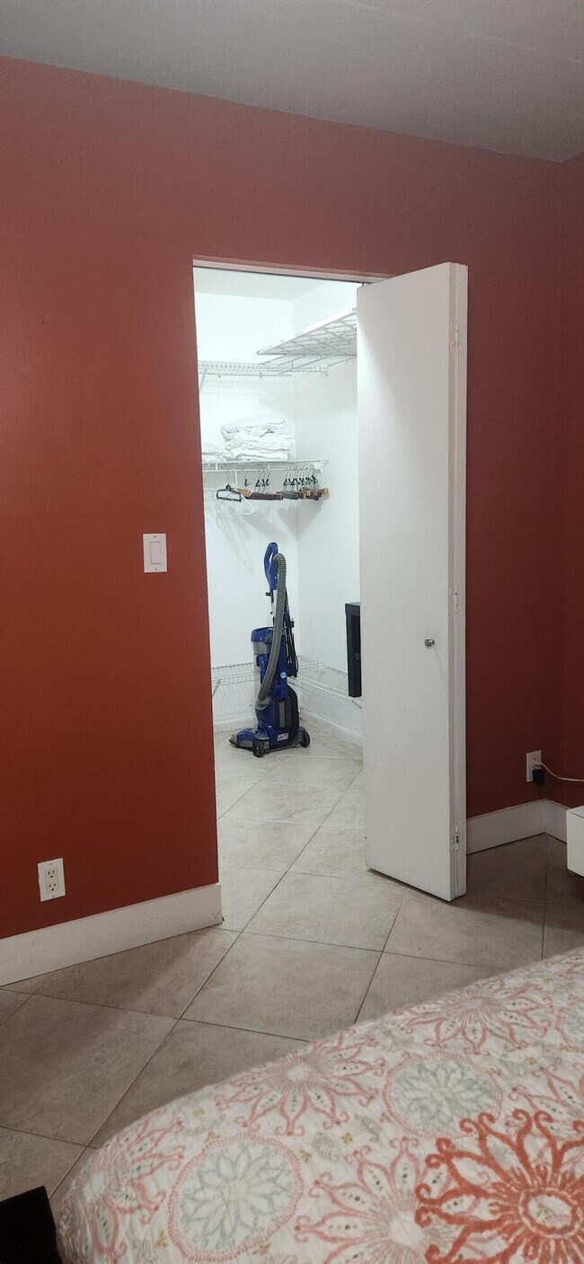 Building Photo - 3002 Portofino Isle