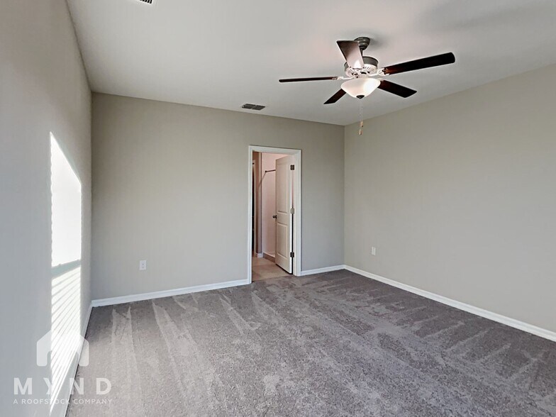 Building Photo - 5250 White Chicory Dr