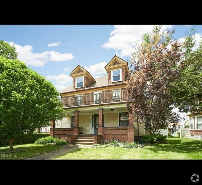 Building Photo - 1727 Woodland Ave NW