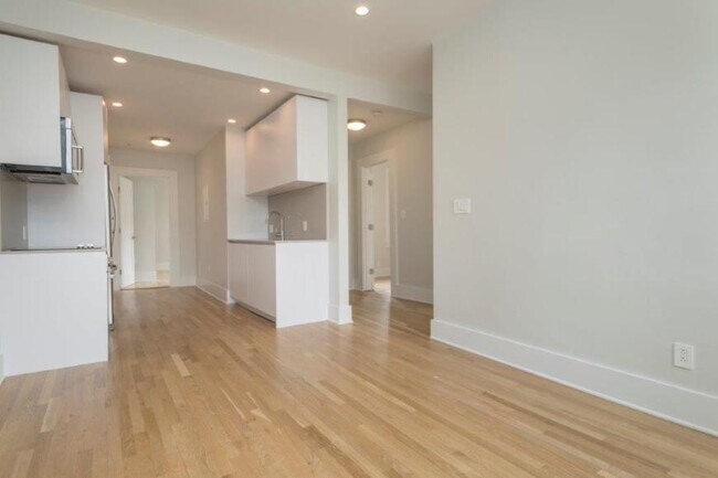 Building Photo - 3 bedroom in Boston MA 02135