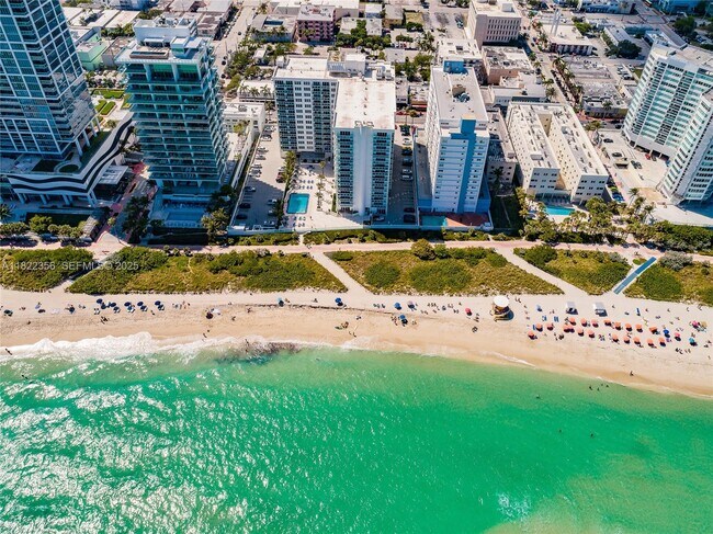 Building Photo - 6917 Collins Ave