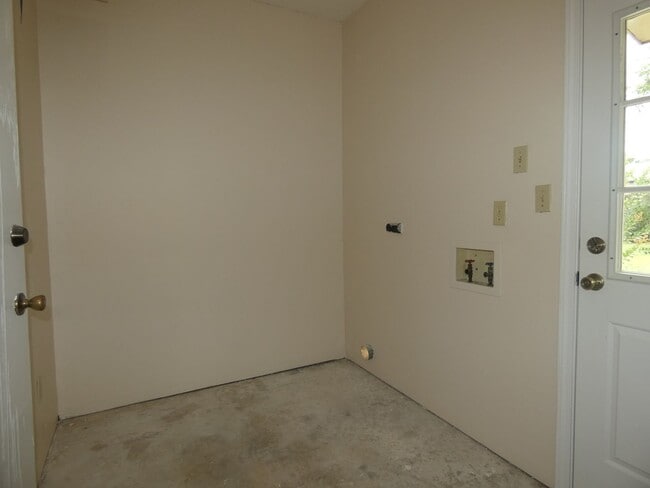 Building Photo - Comfortable/Affordable 3/1.5 - Pace