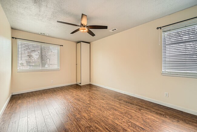Building Photo - Main level Two Bedroom in Cheyenne Mountai...